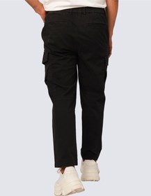 تصویر شلوار کمر راست مردانه با چندین جیب در رنگ مشکی تیره برند jack & jones Men's Multi-Pocket Straight Leg Cargo Pants in Very Black