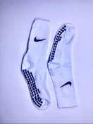 تصویر جوراب ورزشی استپ‌دار طرح نایک مدل سفید با زیره گریپ‌دار Nike-Style Anti-Slip Sports Socks – White Grip Sole