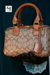 تصویر کیف کوچ صندوقی چرمی عسلی کد ۲۰۹ 