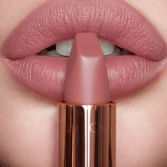 تصویر رژلب پیلوتاک شارلوت تیلبری 