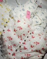 تصویر کراپ تاپ زنانه رنگی 