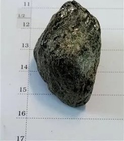 تصویر 98قیراط راف یاقوت کروندوم طبیعی پوشیده در سولفات 