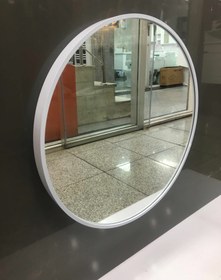 تصویر آینه گرد دکوری دیواری با قاب سفید قطر 60 سانت 