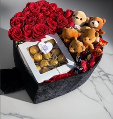 تصویر باکس گل ولنتاین،گلفروشی ارومیه Valentine flower box, Urmia online flower shop