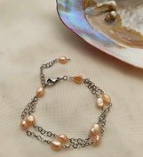 تصویر دستبند مروارید پرورشی گل‌بهی با زنجیر و اتصالات استیل نقره ای 