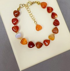 تصویر دستبند عقیق کارنلین با تراش قلبی Carnelian bracelet