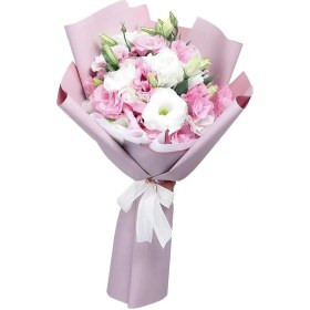 تصویر دسته‌گل صورتی و سفید لیسیانتوس Blush Whisper Bouquet No.7 