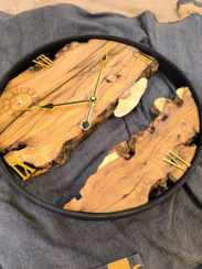 تصویر ساعت دیواری چوبی روستیک قطر۴۰سانت چوب زیتون جنگلی دوموتوره خاص Rustic wall clock diameter 35 cm