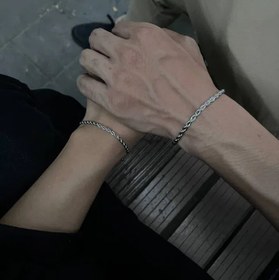 تصویر دستبند مردانه طرح طنابی استیل رنگ ثابت 