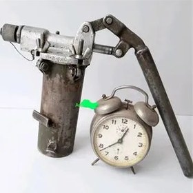 تصویر گریس پمپ قدیمی امریکایی 