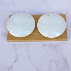 تصویر ست نمکدان سرامیکی با زیره بامبو 