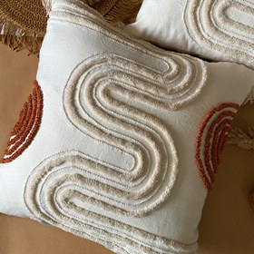 تصویر کوسن پانچ دوزی طرح مارپیچ 