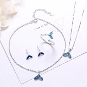 تصویر ست جواهرات نقره دم نهنگ آبی شامل گوشواره، پابند، دستبند، گردنبند و انگشتر 