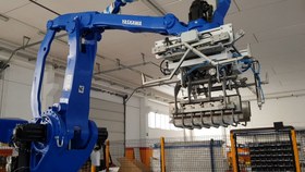 تصویر ربات پالتایزر Yaskawa Palletizing Robot Package