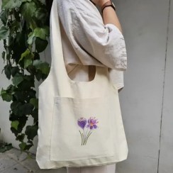 تصویر توت بگ گلدوزی طرح زعفران 