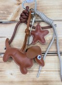 تصویر چارم بگ مدل ستاره و تنیس (سگ قهوه ای) 