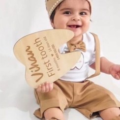 تصویر استند دندونی چوبی نوزاد . برای ثبت تاریخ اولین دندان نوزاد کد561 (اقساطی) 