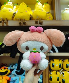 تصویر عروسک ملودی توت فرنگی دار 