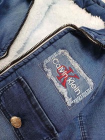 تصویر کاپشن تو خز لی رنگ آبی 