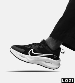 تصویر کتونی نایک لبخند مشکی Nike zoomx