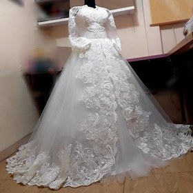 تصویر لباس عروس آستیندار دانتل( طرح بته جقه) 