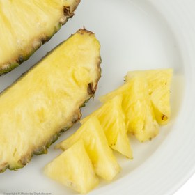 تصویر آناناس لوکوما – 900 تا 1200 گرم 