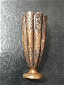 تصویر جام یا گلدان قدیمی بسیار زیبا قلمزنی 