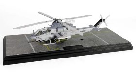 تصویر ماکت هلیکوپتر بل نیروی دریایی امریکا | Forces Of Valor 1:72 Bell AH-1Z ‘Viper’ USMC 