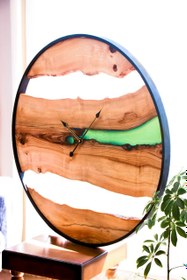 تصویر ساعت دیواری چوبی روستیک غول پیکرقطر۹۰ سانت چوب خوش نقش ون و ترکیب رزین اپوکسی سبزآبی 