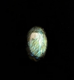 تصویر نگین سنگ لابرادوریت تراش اشکی با پدیده لابرادورنسی ابی Labradorite