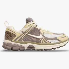 تصویر کتونی Nike مدل Zoom Vomero 5 - HV6009-111 