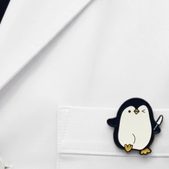 تصویر سنجاق سینه پنگوئن جراح بامزه 