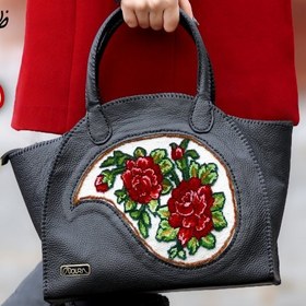 تصویر کیف با برند نورا.... طرح پرشیین با فرش طرح بته 