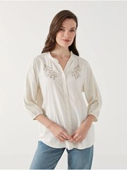 تصویر زنانه بلوز کتان مخلوط با یقه کاجیک گریس بژ و گلدار LCW | LC Waikiki | 892530213 | اورجینال 