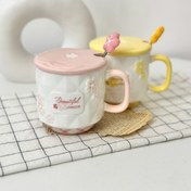 تصویر ست ماگ و قاشق شکوفه دار – سرامیکی با رنگ‌های صورتی و زرد – هدیه‌ای شاد و بهاری 