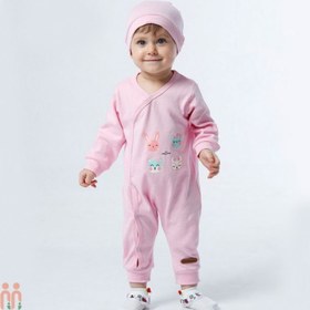 تصویر لباس ست سرهمی و کلاه نخی نوزاد ضدحساسیت 2 تکه صورتی انیمال فرندز Baby girl animal friends cotton sleepsuits 