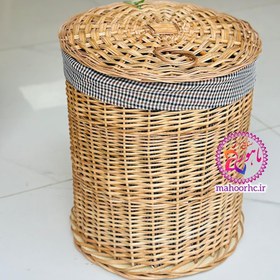 تصویر سبد لباس حصیری چوب مروار رنگ روشن پارچه دار 