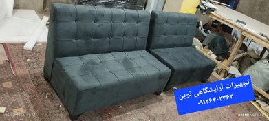 تصویر مبل گیم نت دو نفره چرم مشکی با کلاف چوب 