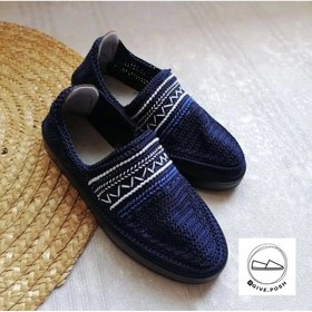 تصویر گیوه گلدوزی شده 