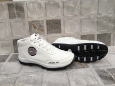 تصویر کفش کوهنوردی جردن ۲۳ ساقدار سفید 