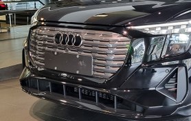 تصویر جلو پنجره آئودی Q5 e-Trone 