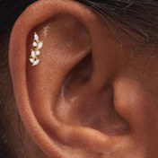 تصویر پیرسینگ گلد هلیکس 