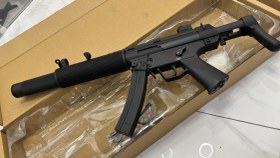 تصویر تفنگ اسباب بازی تیرژله ای MP5 V5 
