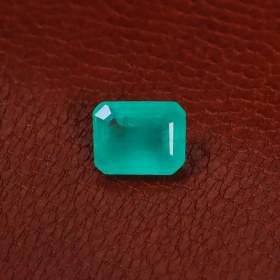 تصویر نگین زمرد کد 30141 Emerald stone