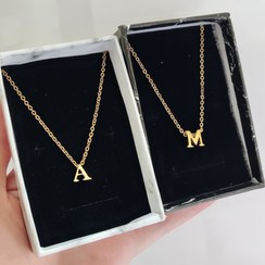 تصویر گردنبند حروف سه بعدی استیل 