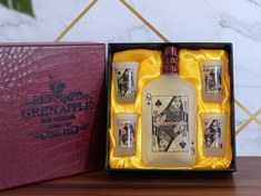 تصویر ست بطری و ۴ شات مات با جعبه شیک 