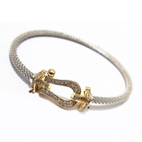 تصویر دستبند نعل طلایی 