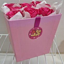 تصویر باکس گل صورتی 9 شاخه 