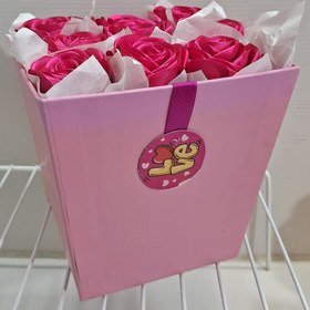 تصویر باکس گل صورتی 9 شاخه 