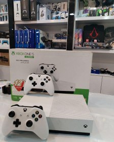 تصویر Xbox one s 1tb با دسته اضافه و بازی انتخابی ( کارکرده) 